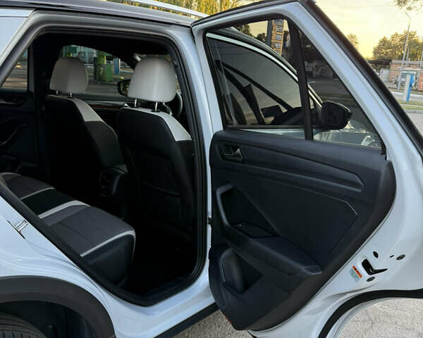 Фольксваген Ти-Рок 2021 в Лубнах на Automoto.ua Белый Фольксваген Ти-Рок, объемом двигателя 1.97 л и пробегом 43 тыс. км за 25500 $, фото 6 на Automoto.ua
