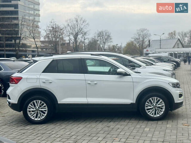 Белый Фольксваген Ти-Рок, объемом двигателя 1.5 л и пробегом 65 тыс. км за 23500 $, фото 17 на Automoto.ua