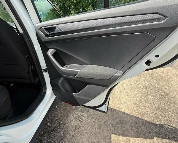 Белый Фольксваген Ти-Рок, объемом двигателя 1.5 л и пробегом 22 тыс. км за 25600 $, фото 5 на Automoto.ua