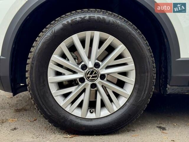 Білий Фольксваген Ті-Рок, об'ємом двигуна 1.5 л та пробігом 65 тис. км за 22999 $, фото 19 на Automoto.ua