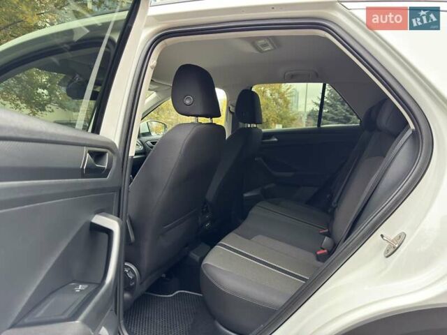 Білий Фольксваген Ті-Рок, об'ємом двигуна 1.5 л та пробігом 65 тис. км за 22999 $, фото 16 на Automoto.ua