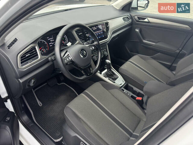 Белый Фольксваген Ти-Рок, объемом двигателя 1.5 л и пробегом 65 тыс. км за 23500 $, фото 26 на Automoto.ua