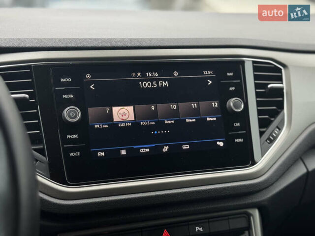 Белый Фольксваген Ти-Рок, объемом двигателя 1.5 л и пробегом 65 тыс. км за 23500 $, фото 11 на Automoto.ua