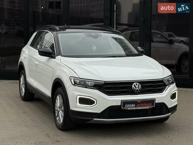 Белый Фольксваген Ти-Рок, объемом двигателя 1.5 л и пробегом 62 тыс. км за 19999 $, фото 3 на Automoto.ua