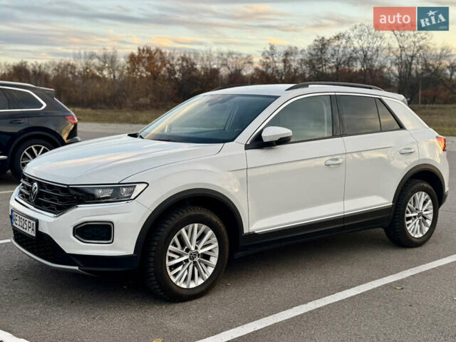 Белый Фольксваген Ти-Рок, объемом двигателя 1.5 л и пробегом 65 тыс. км за 23500 $, фото 16 на Automoto.ua