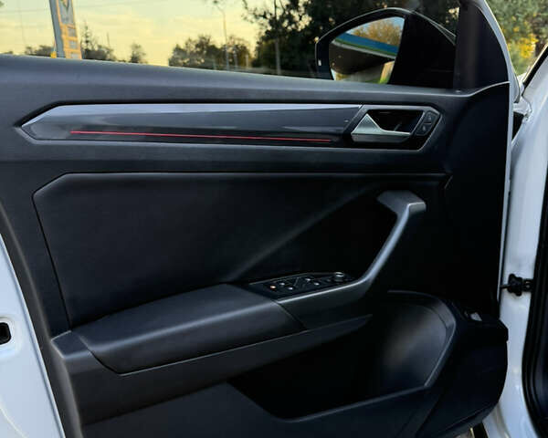 Фольксваген Ти-Рок 2021 в Лубнах на Automoto.ua Белый Фольксваген Ти-Рок, объемом двигателя 1.97 л и пробегом 43 тыс. км за 25500 $, фото 7 на Automoto.ua