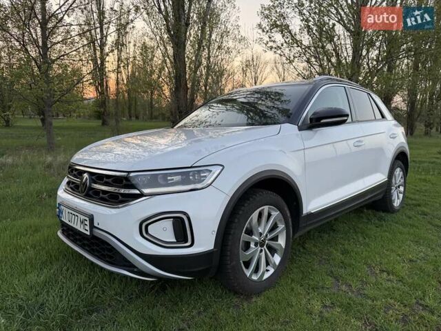 Белый Фольксваген Ти-Рок, объемом двигателя 1.5 л и пробегом 120 тыс. км за 25000 $, фото 2 на Automoto.ua