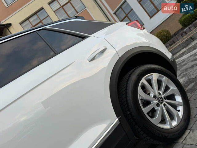 Білий Фольксваген Ті-Рок, об'ємом двигуна 1.5 л та пробігом 55 тис. км за 22799 $, фото 25 на Automoto.ua