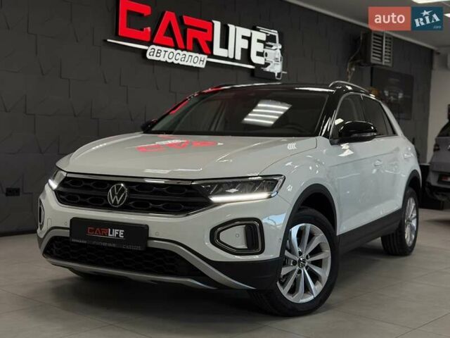 Фольксваген Ти-Рок 2024 в Тернополе на Automoto.ua Белый Фольксваген Ти-Рок, объемом двигателя 1.4 л и пробегом 5 тыс. км за 28300 $, фото 2 на Automoto.ua