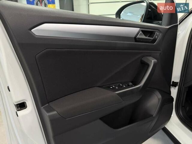 Фольксваген Ти-Рок 2024 в Тернополе на Automoto.ua Белый Фольксваген Ти-Рок, объемом двигателя 1.4 л и пробегом 5 тыс. км за 28300 $, фото 35 на Automoto.ua