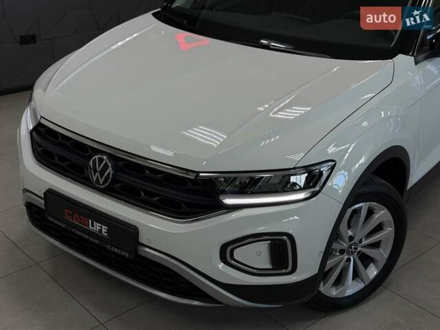 Фольксваген Ти-Рок 2024 в Тернополе на Automoto.ua Белый Фольксваген Ти-Рок, объемом двигателя 1.4 л и пробегом 5 тыс. км за 28300 $, фото 1 на Automoto.ua