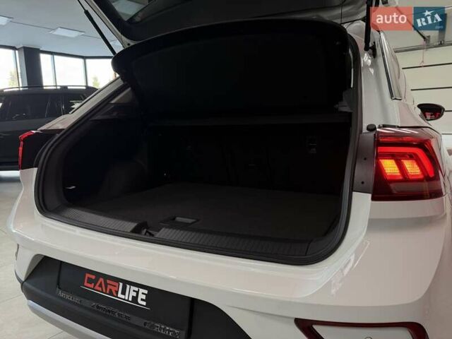 Фольксваген Ти-Рок 2024 в Тернополе на Automoto.ua Белый Фольксваген Ти-Рок, объемом двигателя 1.4 л и пробегом 5 тыс. км за 28300 $, фото 45 на Automoto.ua