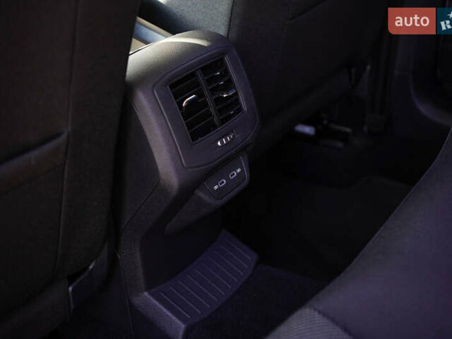 Білий Фольксваген Ті-Рок, об'ємом двигуна 1.4 л та пробігом 8 тис. км за 28687 $, фото 27 на Automoto.ua