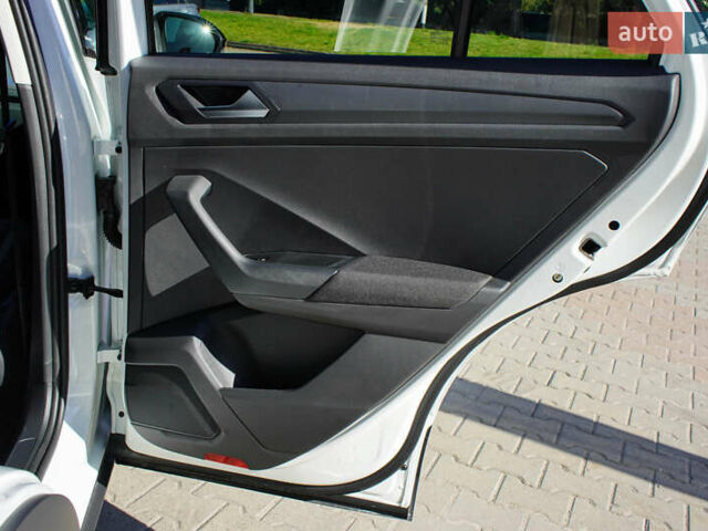 Білий Фольксваген Ті-Рок, об'ємом двигуна 1.4 л та пробігом 8 тис. км за 28687 $, фото 28 на Automoto.ua