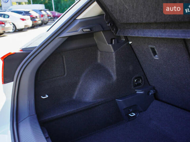 Білий Фольксваген Ті-Рок, об'ємом двигуна 1.4 л та пробігом 8 тис. км за 28687 $, фото 36 на Automoto.ua