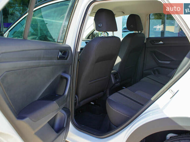 Білий Фольксваген Ті-Рок, об'ємом двигуна 1.4 л та пробігом 8 тис. км за 28687 $, фото 25 на Automoto.ua