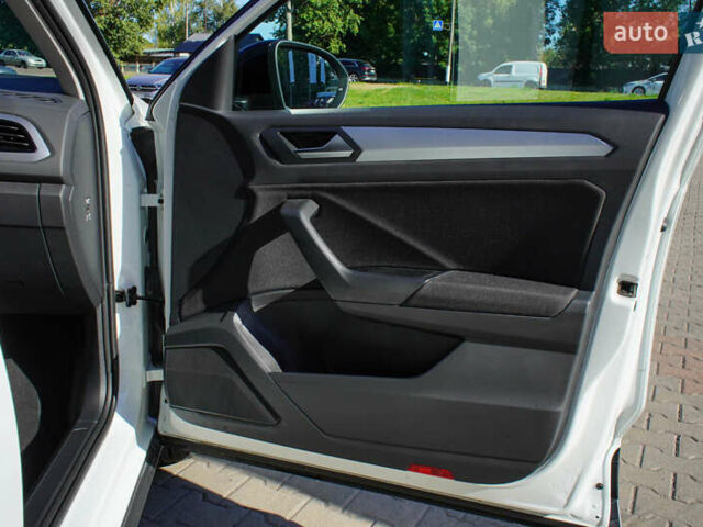 Білий Фольксваген Ті-Рок, об'ємом двигуна 1.4 л та пробігом 8 тис. км за 28687 $, фото 29 на Automoto.ua