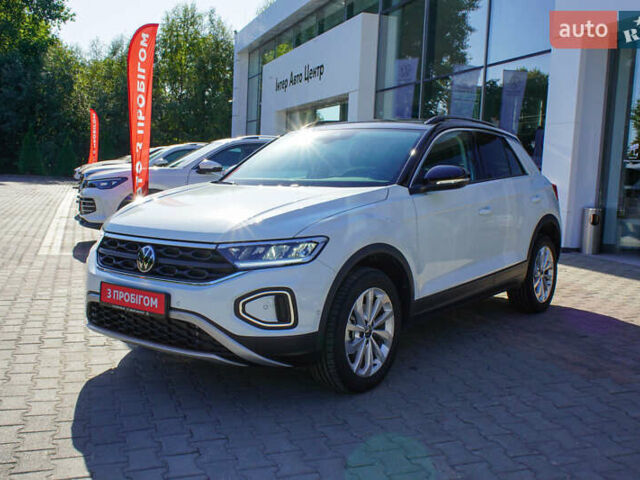 Білий Фольксваген Ті-Рок, об'ємом двигуна 1.4 л та пробігом 8 тис. км за 28687 $, фото 3 на Automoto.ua