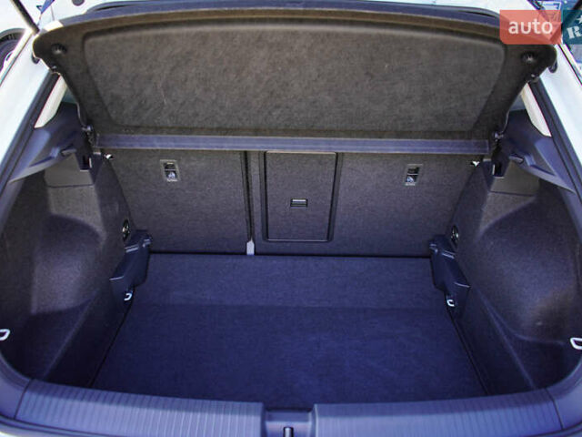 Білий Фольксваген Ті-Рок, об'ємом двигуна 1.4 л та пробігом 8 тис. км за 28687 $, фото 35 на Automoto.ua