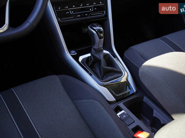 Білий Фольксваген Ті-Рок, об'ємом двигуна 1.4 л та пробігом 8 тис. км за 28687 $, фото 22 на Automoto.ua