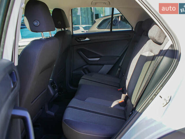 Білий Фольксваген Ті-Рок, об'ємом двигуна 1.4 л та пробігом 8 тис. км за 28687 $, фото 26 на Automoto.ua