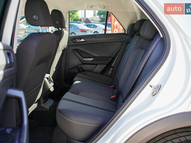 Білий Фольксваген Ті-Рок, об'ємом двигуна 1.4 л та пробігом 8 тис. км за 28687 $, фото 24 на Automoto.ua