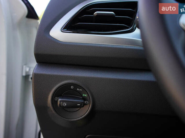 Білий Фольксваген Ті-Рок, об'ємом двигуна 1.4 л та пробігом 8 тис. км за 28687 $, фото 18 на Automoto.ua