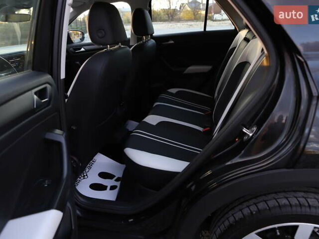 Черный Фольксваген Ти-Рок, объемом двигателя 1.97 л и пробегом 110 тыс. км за 24899 $, фото 78 на Automoto.ua