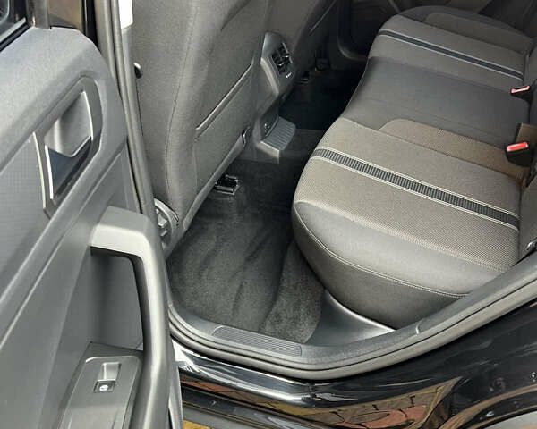 Чорний Фольксваген Ті-Рок, об'ємом двигуна 1.5 л та пробігом 70 тис. км за 20700 $, фото 6 на Automoto.ua