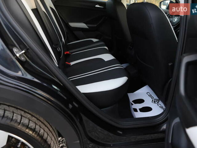 Черный Фольксваген Ти-Рок, объемом двигателя 1.97 л и пробегом 110 тыс. км за 24899 $, фото 61 на Automoto.ua