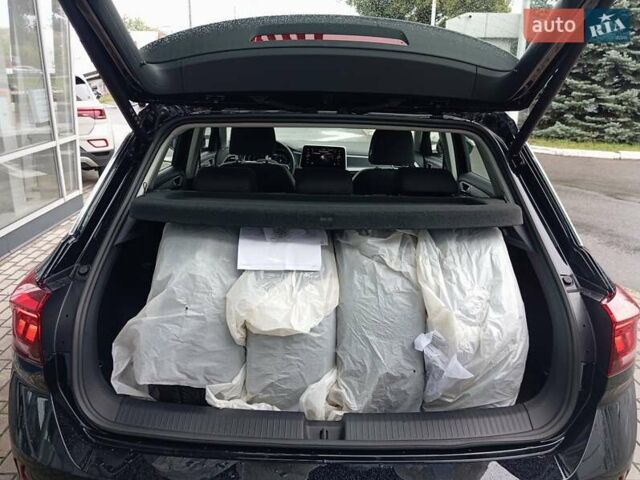 Черный Фольксваген Ти-Рок, объемом двигателя 1.4 л и пробегом 11 тыс. км за 30200 $, фото 38 на Automoto.ua