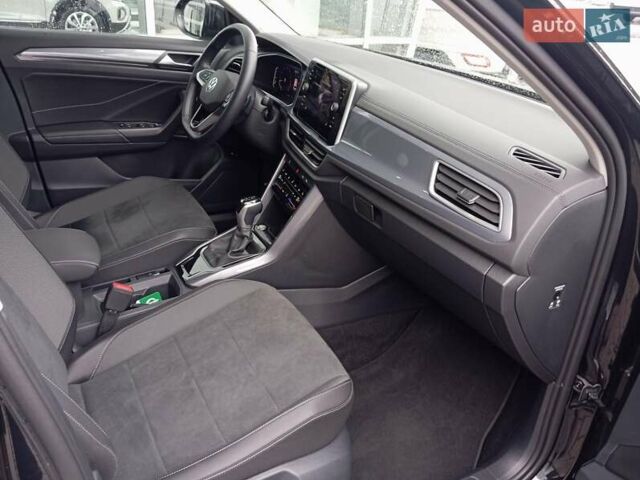 Черный Фольксваген Ти-Рок, объемом двигателя 1.4 л и пробегом 11 тыс. км за 30200 $, фото 30 на Automoto.ua