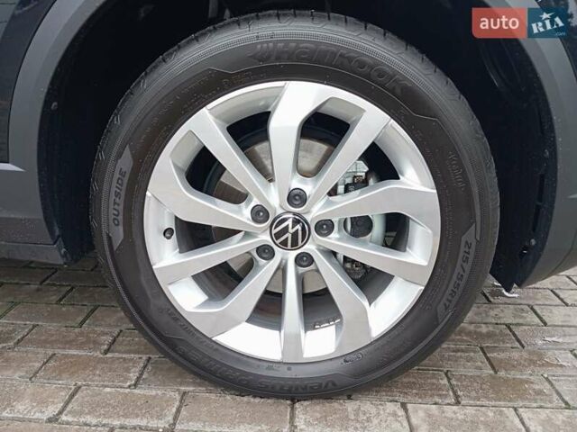 Черный Фольксваген Ти-Рок, объемом двигателя 1.4 л и пробегом 11 тыс. км за 30200 $, фото 45 на Automoto.ua