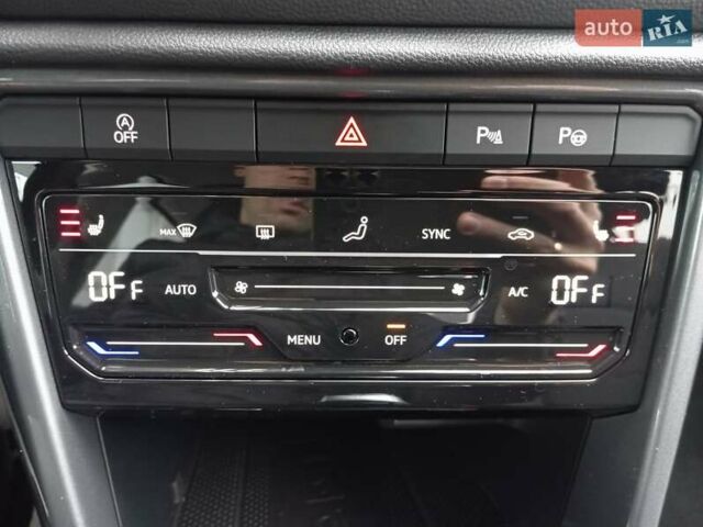 Черный Фольксваген Ти-Рок, объемом двигателя 1.4 л и пробегом 11 тыс. км за 30200 $, фото 21 на Automoto.ua