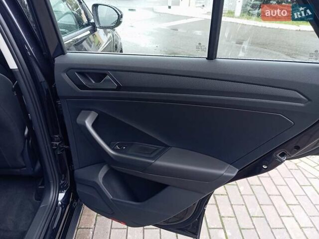 Черный Фольксваген Ти-Рок, объемом двигателя 1.4 л и пробегом 11 тыс. км за 30200 $, фото 36 на Automoto.ua