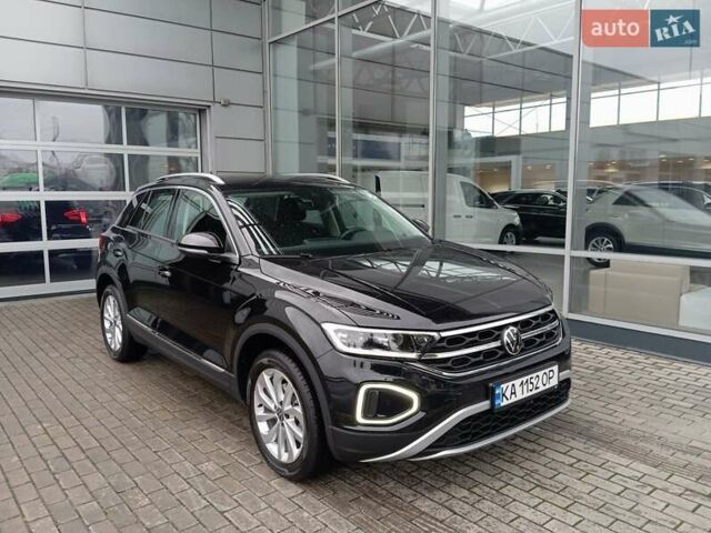 Черный Фольксваген Ти-Рок, объемом двигателя 1.4 л и пробегом 11 тыс. км за 30200 $, фото 3 на Automoto.ua
