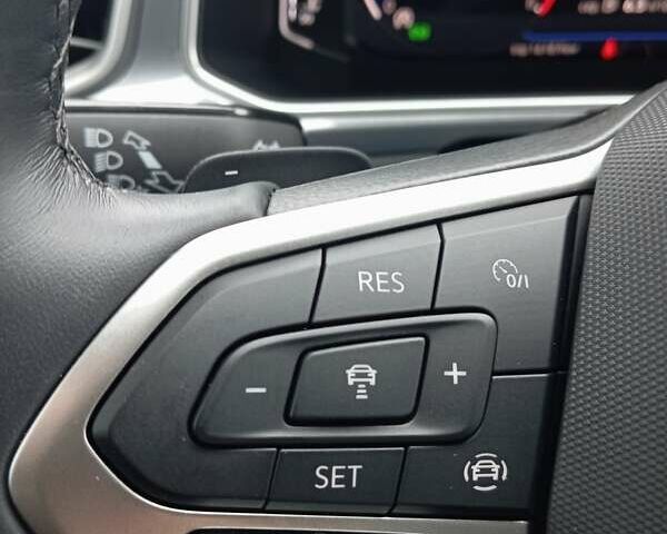 Черный Фольксваген Ти-Рок, объемом двигателя 1.4 л и пробегом 11 тыс. км за 30200 $, фото 17 на Automoto.ua