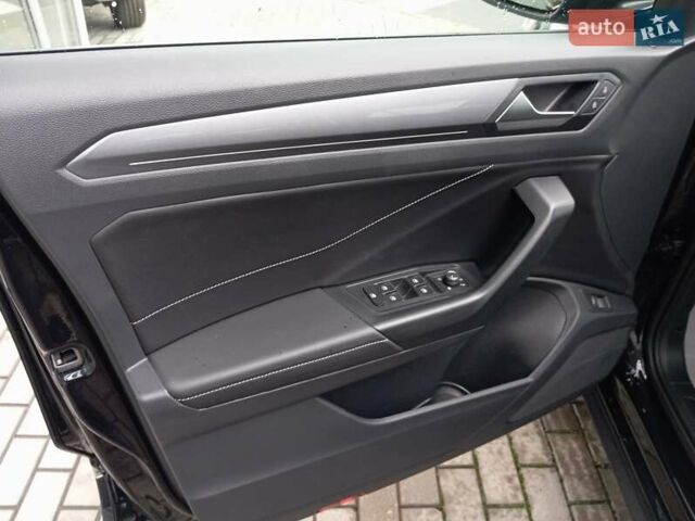 Черный Фольксваген Ти-Рок, объемом двигателя 1.4 л и пробегом 11 тыс. км за 30200 $, фото 9 на Automoto.ua