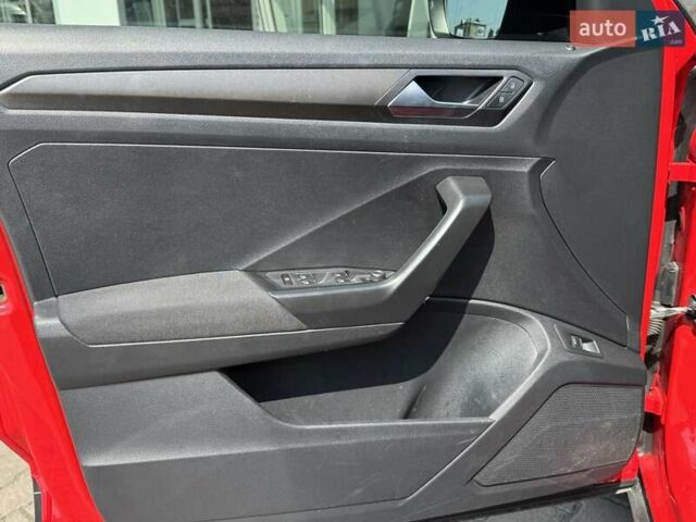 Красный Фольксваген Ти-Рок, объемом двигателя 1.5 л и пробегом 140 тыс. км за 18500 $, фото 6 на Automoto.ua