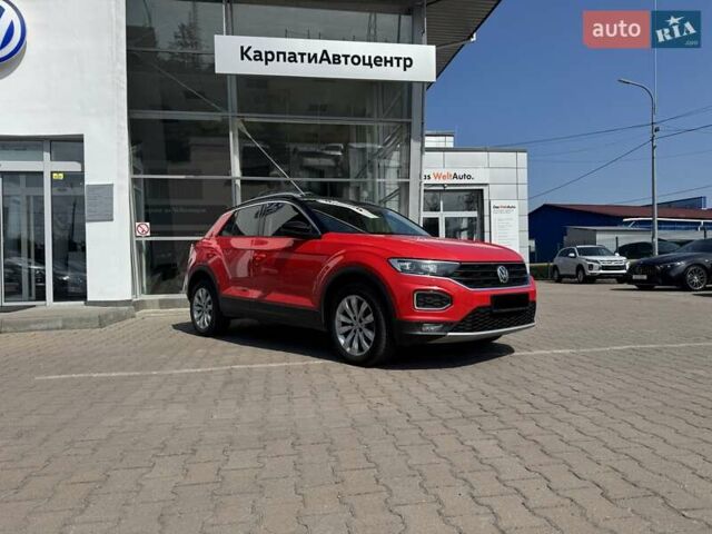 Красный Фольксваген Ти-Рок, объемом двигателя 1.5 л и пробегом 140 тыс. км за 18500 $, фото 2 на Automoto.ua