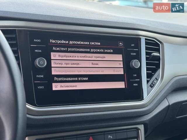 Красный Фольксваген Ти-Рок, объемом двигателя 1.5 л и пробегом 31 тыс. км за 23700 $, фото 18 на Automoto.ua