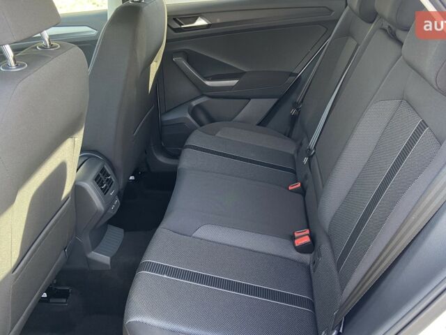 Фольксваген Ті-Рок, об'ємом двигуна 1.4 л та пробігом 0 тис. км за 30255 $, фото 14 на Automoto.ua