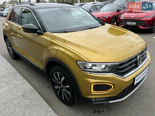 Желтый Фольксваген Ти-Рок, объемом двигателя 1.5 л и пробегом 78 тыс. км за 19713 $, фото 14 на Automoto.ua