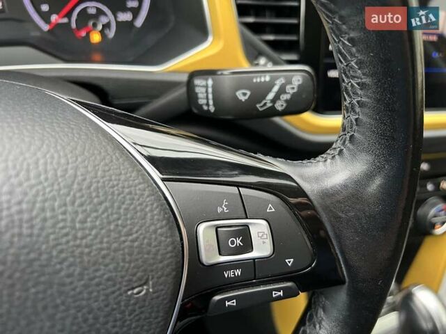 Желтый Фольксваген Ти-Рок, объемом двигателя 1.5 л и пробегом 78 тыс. км за 23505 $, фото 30 на Automoto.ua