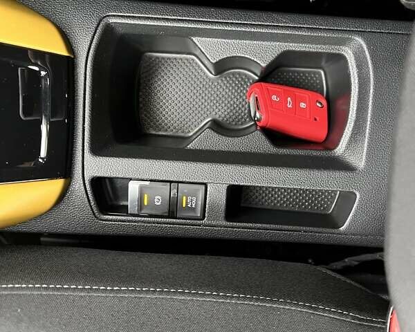 Желтый Фольксваген Ти-Рок, объемом двигателя 1.5 л и пробегом 78 тыс. км за 23505 $, фото 24 на Automoto.ua