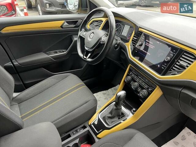 Желтый Фольксваген Ти-Рок, объемом двигателя 1.5 л и пробегом 78 тыс. км за 19713 $, фото 7 на Automoto.ua