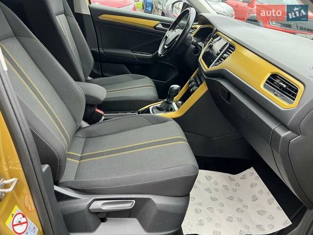 Желтый Фольксваген Ти-Рок, объемом двигателя 1.5 л и пробегом 78 тыс. км за 19713 $, фото 6 на Automoto.ua