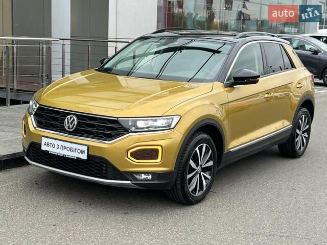 Желтый Фольксваген Ти-Рок, объемом двигателя 1.5 л и пробегом 78 тыс. км за 19713 $, фото 8 на Automoto.ua