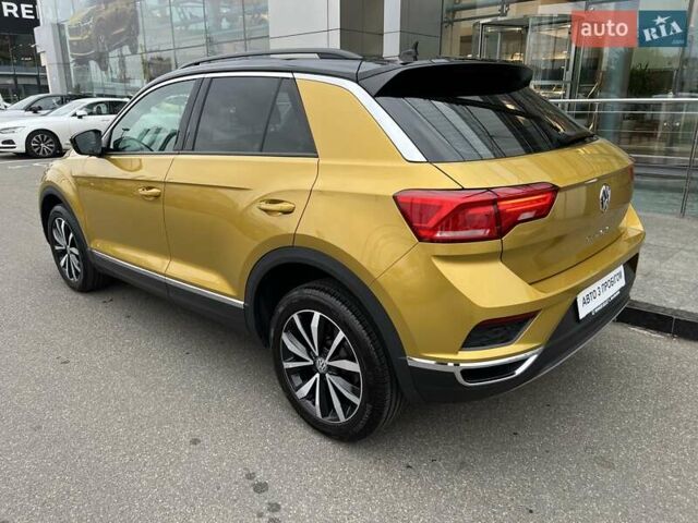 Желтый Фольксваген Ти-Рок, объемом двигателя 1.5 л и пробегом 78 тыс. км за 19713 $, фото 10 на Automoto.ua