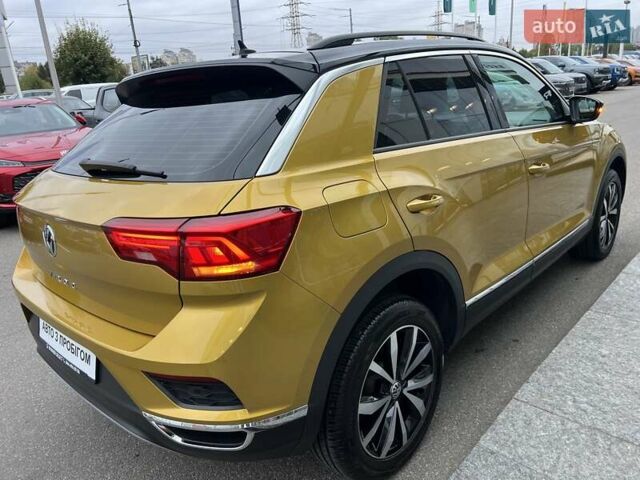 Желтый Фольксваген Ти-Рок, объемом двигателя 1.5 л и пробегом 78 тыс. км за 19713 $, фото 12 на Automoto.ua